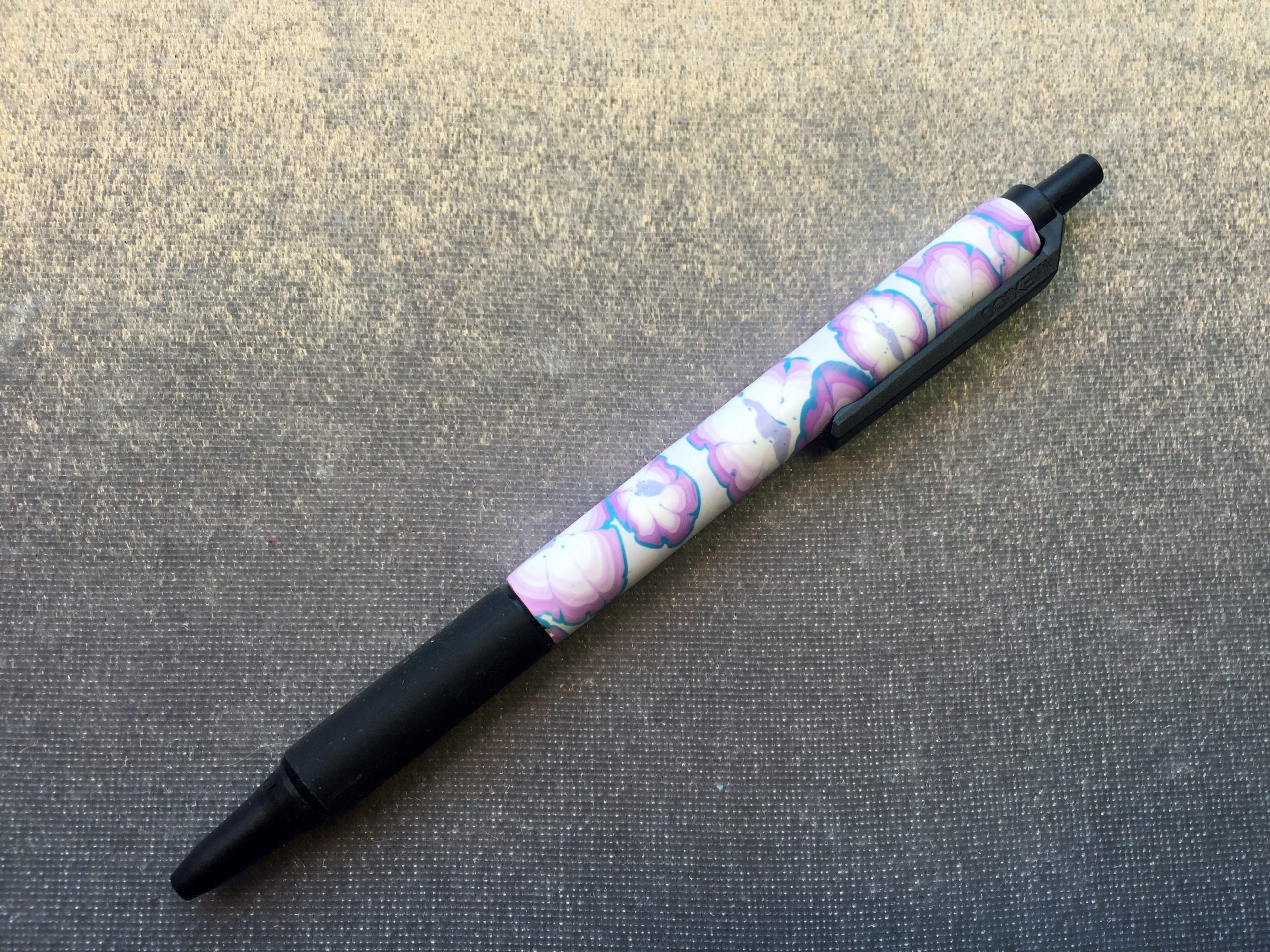 Polymer clay white and lavender zinnia design retractable pen